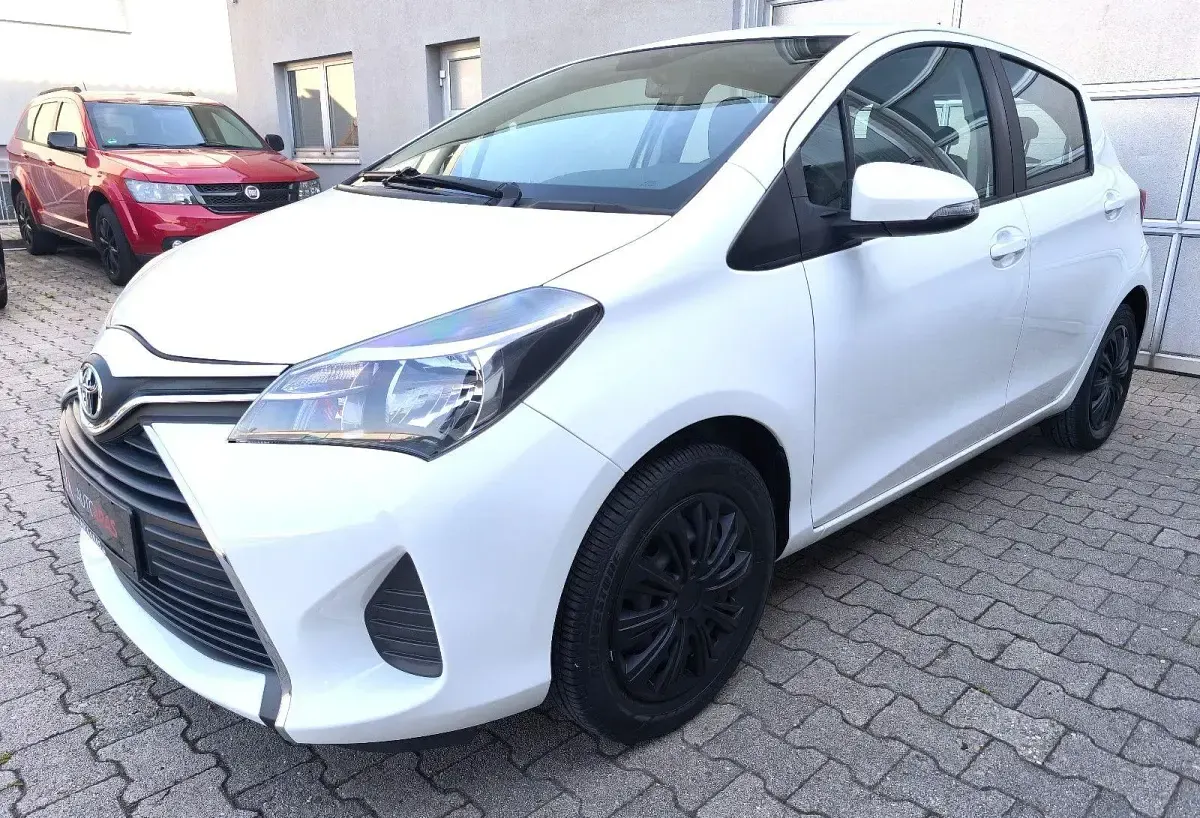 Gebraucht Toyota Yaris 69 PS (50 kW) 2016 Weiß Kleinwagen