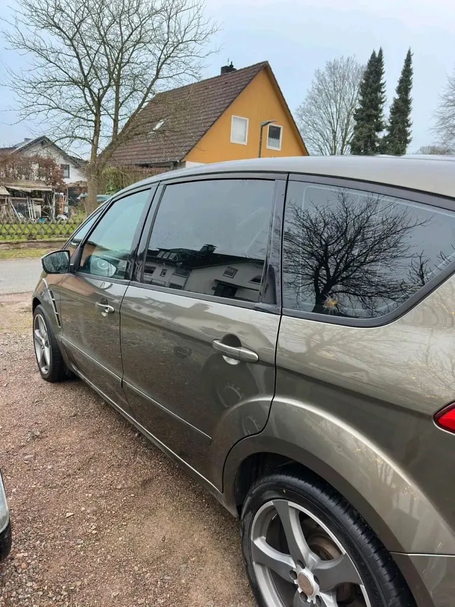 Usata Ford S-MAX 140 CV (102 kW) 2010 Verde Monovolume