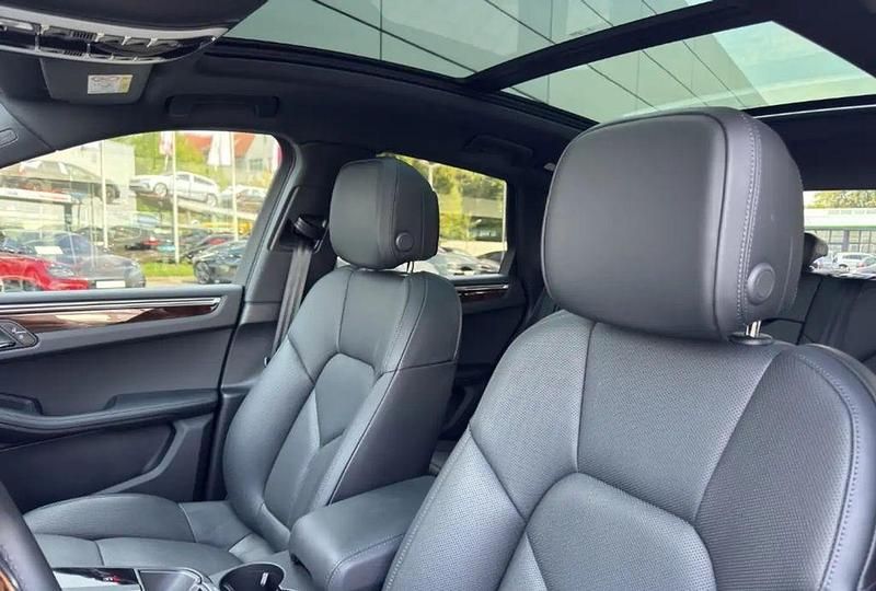 Gebraucht Porsche Macan Basis 265 PS (194 kW) 2022 Schwarz SUV