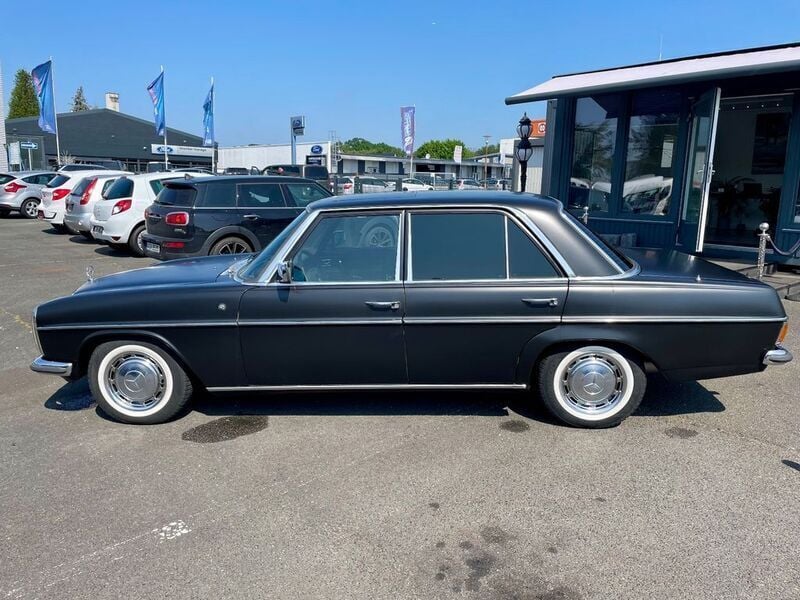 Gebraucht Mercedes E230 120 PS (88 kW) 1974 Gelb Limousine