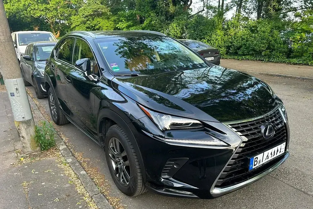 Gebraucht Lexus NX300h Launch Edition 155 PS (114 kW) 2018 Schwarz SUV