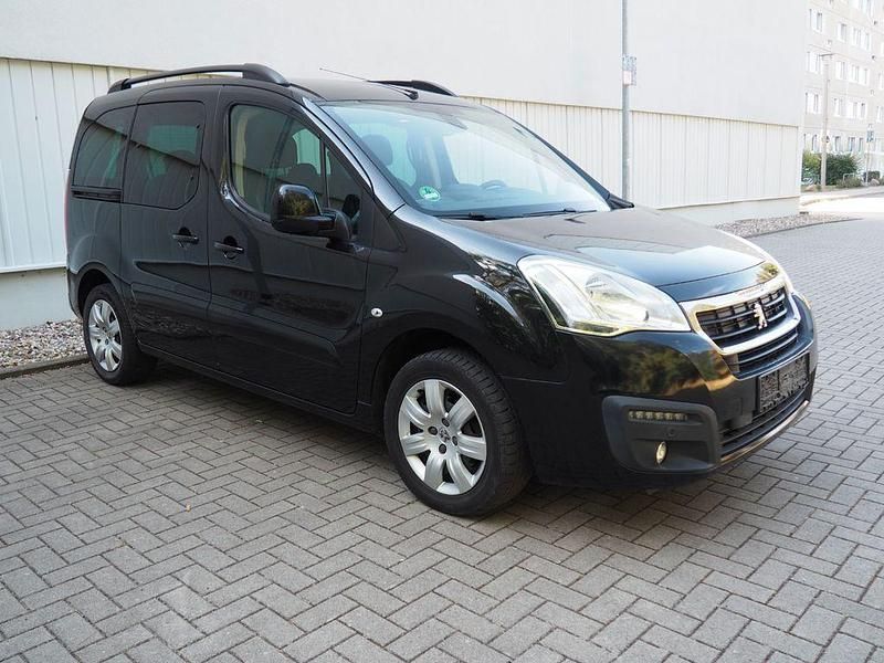 Gebraucht 2015 Peugeot Partner Tepee Allure Van / Kleinbus | 9.490 € (Guter Preis) - Bild 1/4