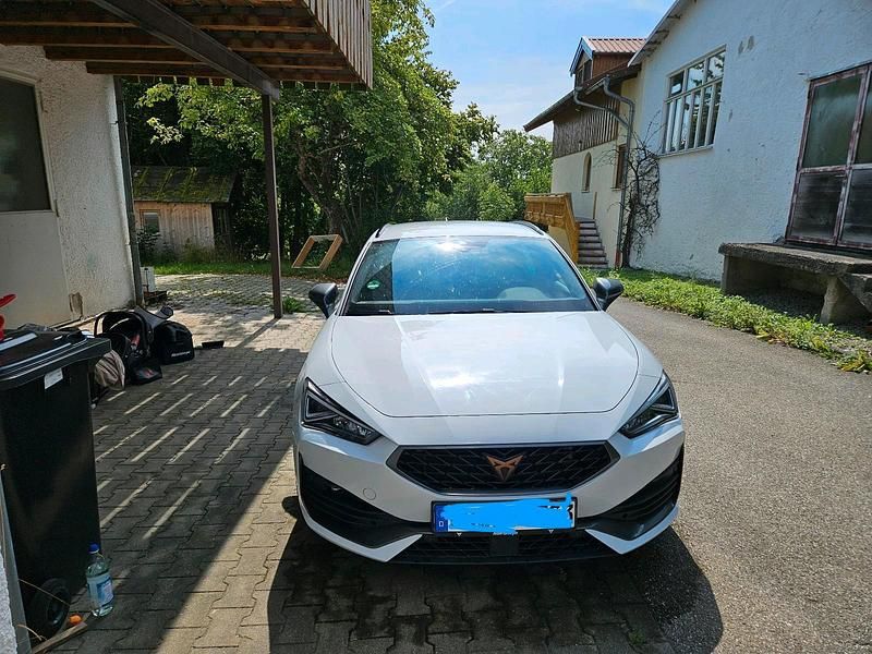 Weiß Gebraucht 2025 Cupra Leon VZ Kombi | 37.222 € (Teuer) - Bild 1/4