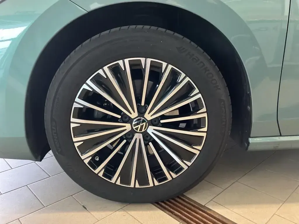 Gebraucht VW Passat Elegance 150 PS (110 kW) 2024 Blau Kombi