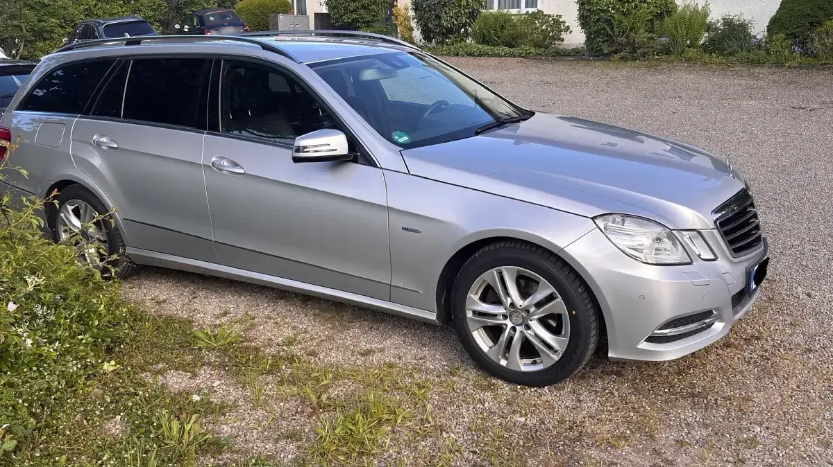 Usado Mercedes E220 Avantgarde 170 CV (125 kW) 2010 Plateado Familiar