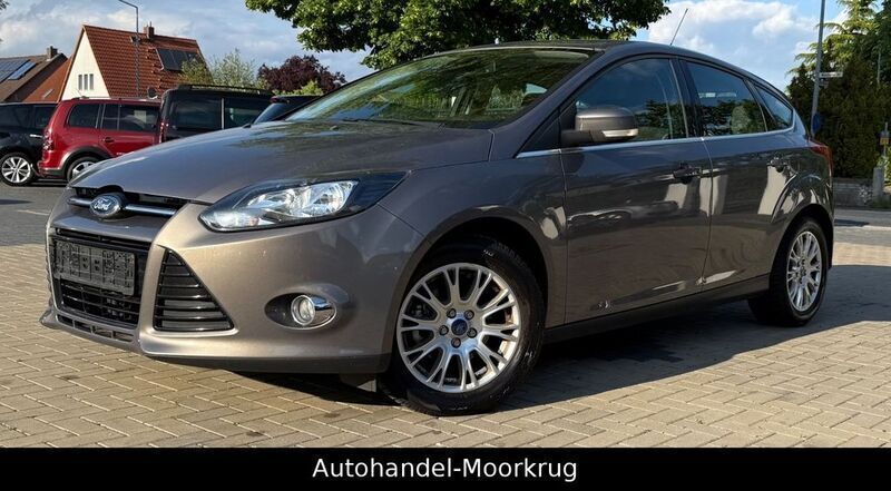 Braun Gebraucht 2012 Ford Focus Titanium Limousine | 4.900 € (Superpreis) - Bild 1/4