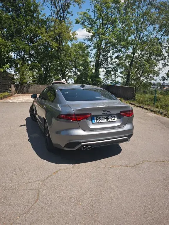 Gebraucht Jaguar XE R-Dynamic 179 PS (131 kW) 2020 Grau Limousine