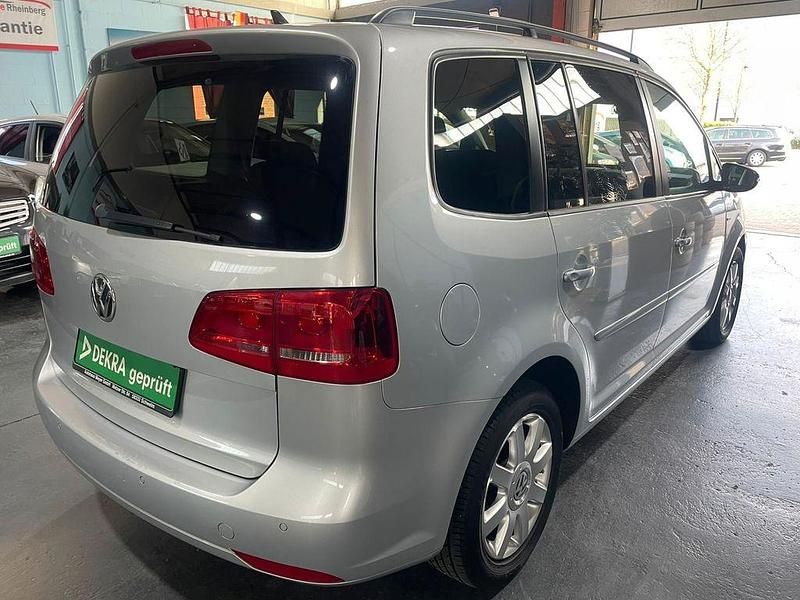 Gebraucht VW Touran Match 140 PS (102 kW) 2013 Silber Van / Kleinbus