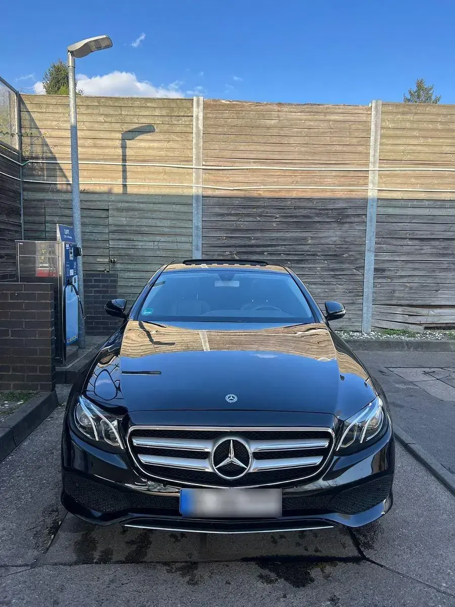 Second-hand Mercedes E220 197 CP (144 kW) 2018 Negru Berlinǎ