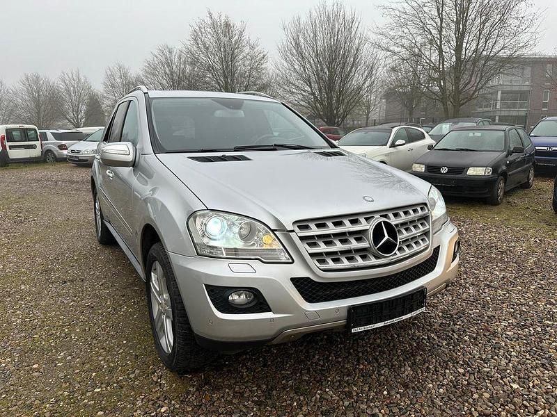 Silber Gebraucht 2008 Mercedes ML320 SUV | 6.900 € (Guter Preis) - Bild 1/4