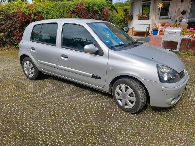 Silber Gebraucht 2005 Renault Clio II Kleinwagen | 1.550 € (Fairer Preis) - Bild 1/4