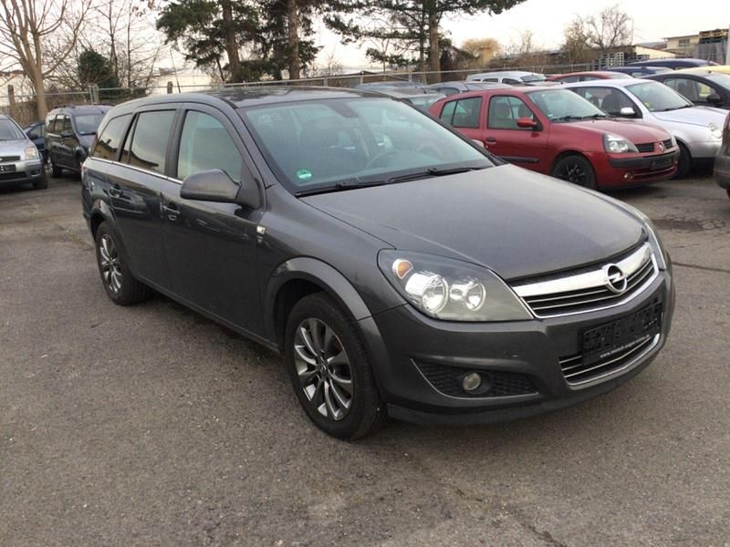 Grau Gebraucht 2010 Opel Astra Edition Kombi | 1.999 € (Teuer) - Bild 1/4