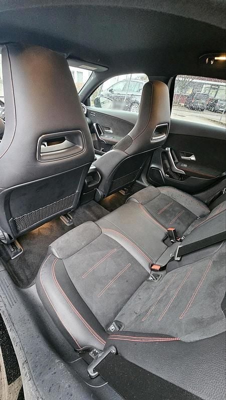 Gebraucht Mercedes A180 AMG line 136 PS (100 kW) 2019 Schwarz Limousine