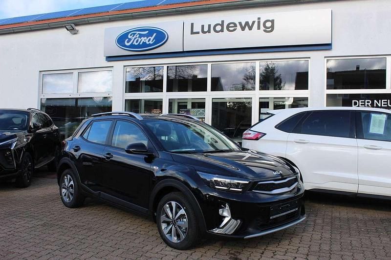 Schwarz Neu 2025 Kia Stonic Comfort SUV | 24.490 € (Guter Preis) - Bild 1/4