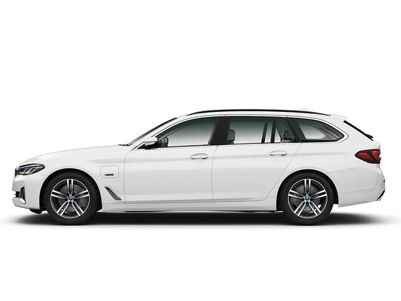 Alpinweiss iii Gebraucht 2022 BMW 530 Luxury Line Kombi | 37.400 € (Teuer) - Bild 1/4