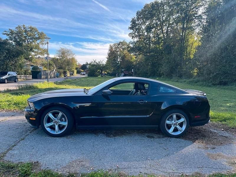 Second-hand Ford Mustang 309 CP (227 kW) 2011 Negru Coupe