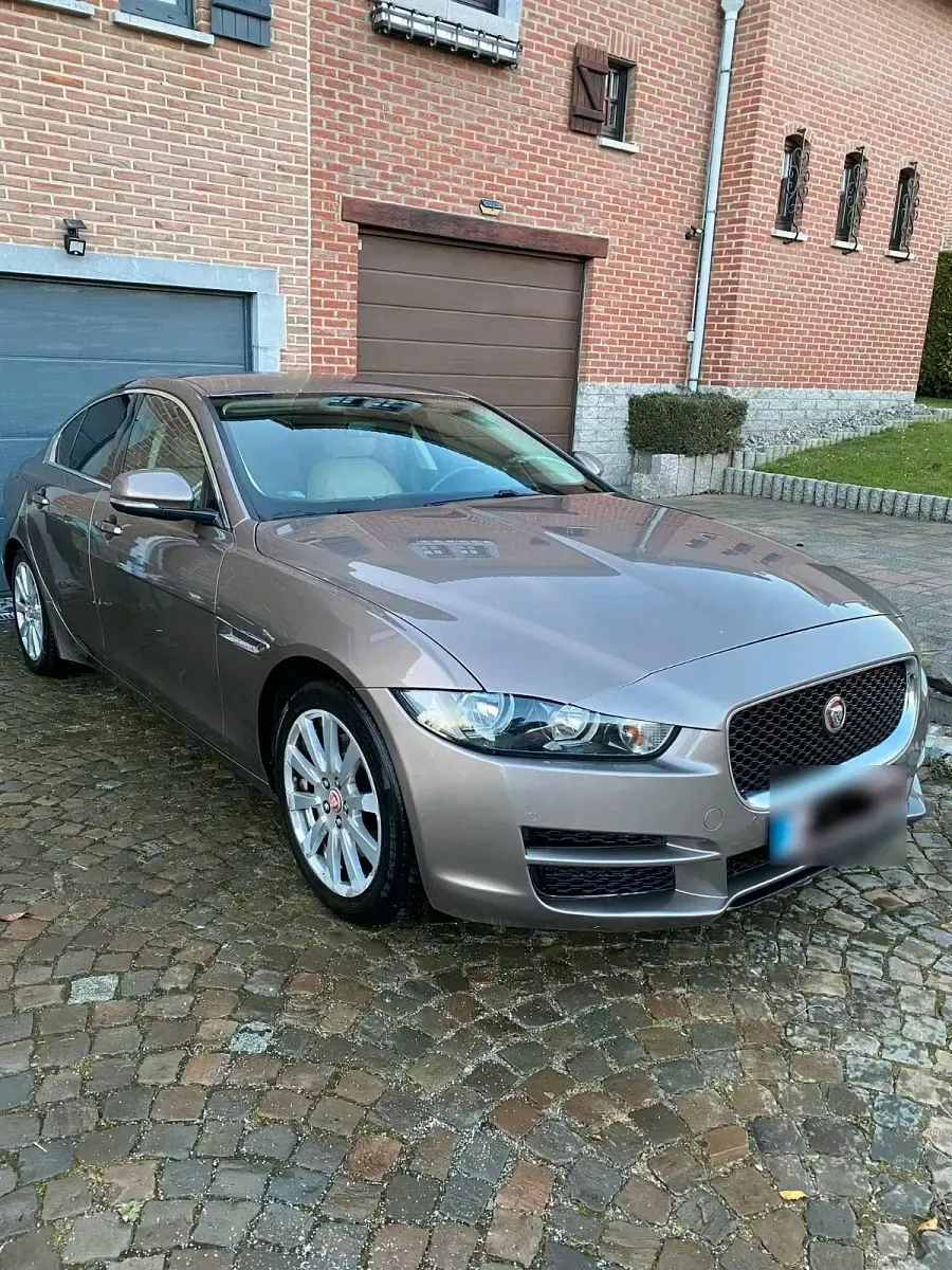 Gebraucht Jaguar XE 180 PS (132 kW) 2015 Beige Limousine