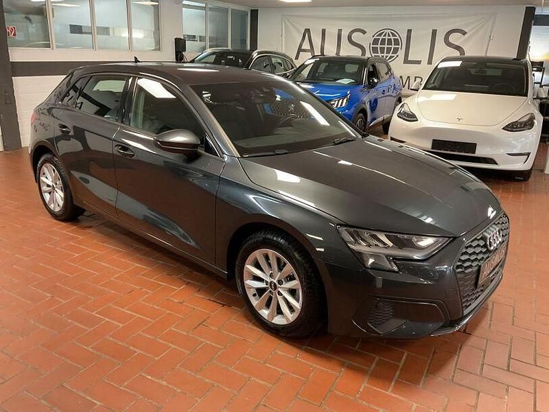 Gebraucht Audi A3 Basis 110 PS (80 kW) 2023 Schwarz Limousine
