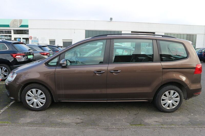 Gebraucht VW Sharan Trendline 140 PS (102 kW) 2011 Braun Van / Kleinbus