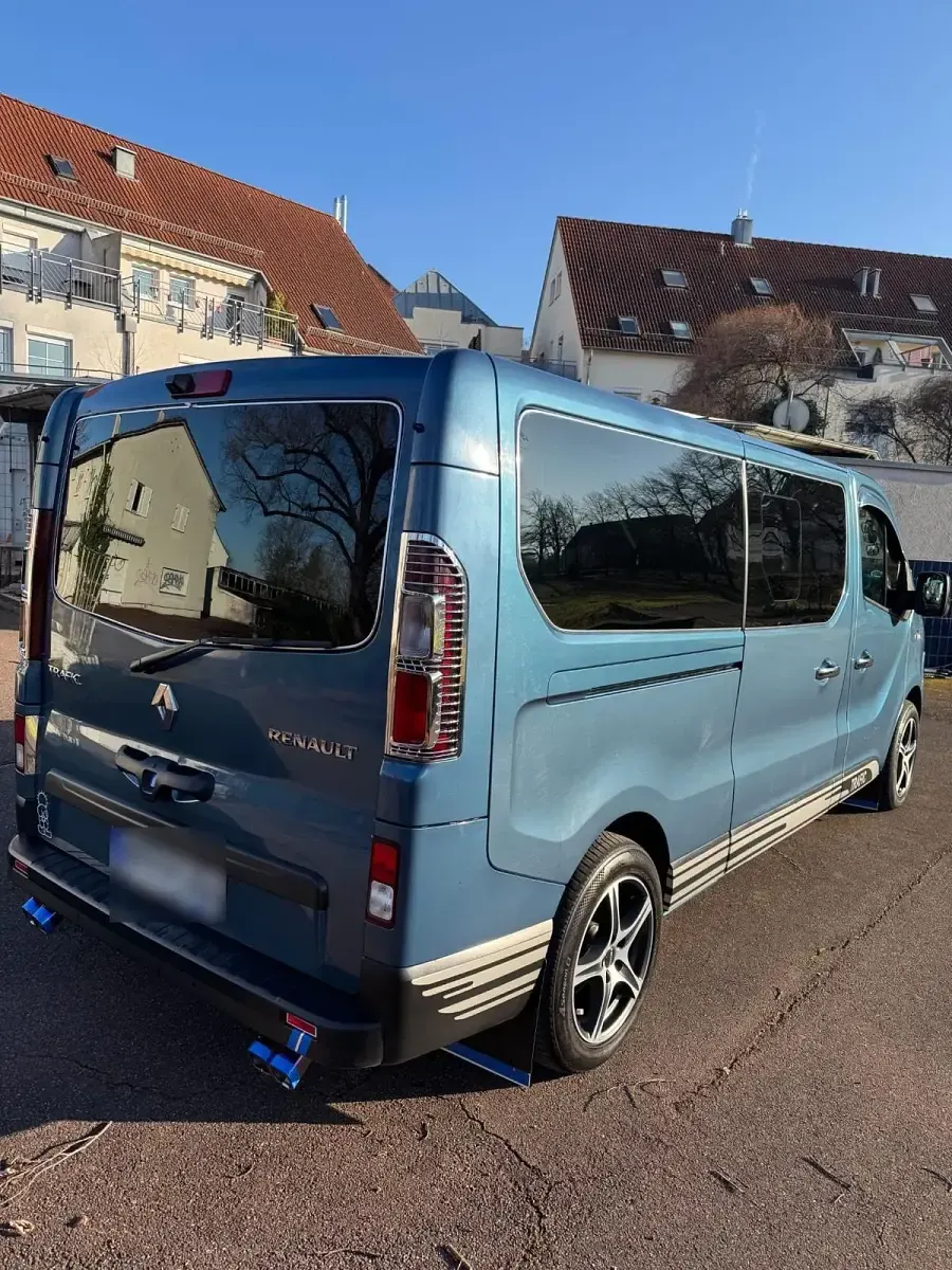 Gebraucht Renault Traffic 145 PS (106 kW) 2017 Blau Van / Kleinbus