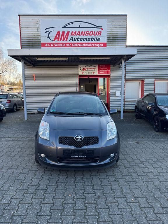 Grau Gebraucht 2008 Toyota Yaris Team Kleinwagen | 3.490 € (Fairer Preis) - Bild 1/4