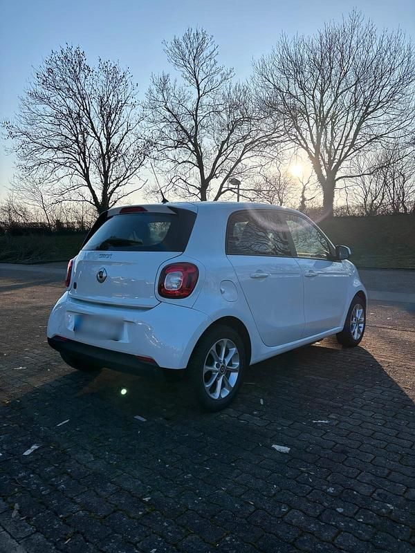 Gebraucht Smart ForFour Electric Drive 60 kW (82 PS) 2018 Weiß Kleinwagen
