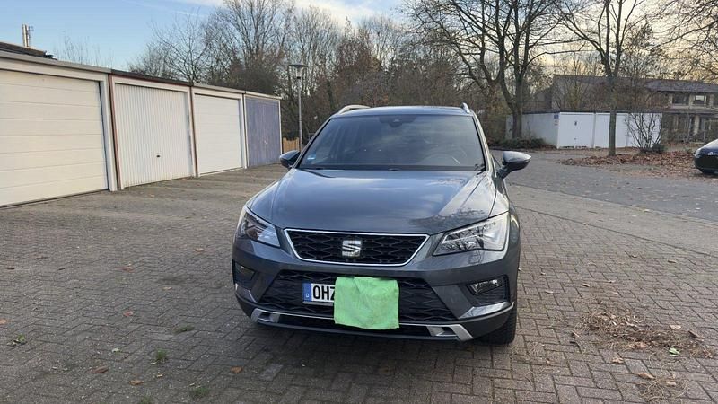 Grau Gebraucht 2016 Seat Ateca 4Drive SUV | 16.500 € (Guter Preis) - Bild 1/4