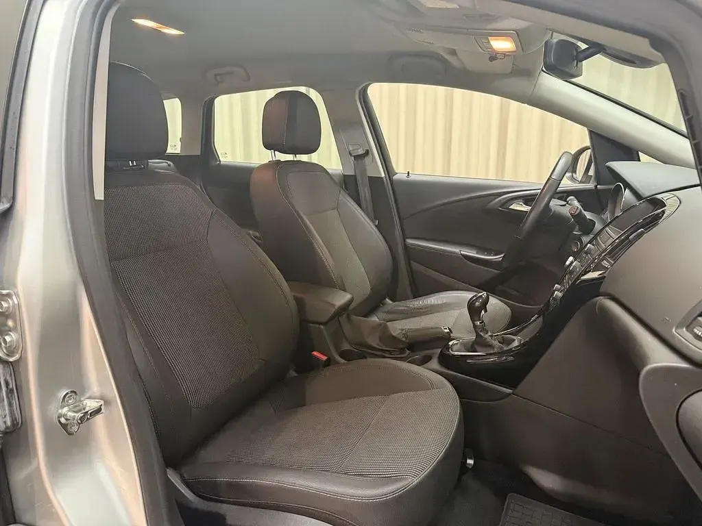 Gebraucht Opel Astra Edition 111 PS (81 kW) 2016 Grau Kombi