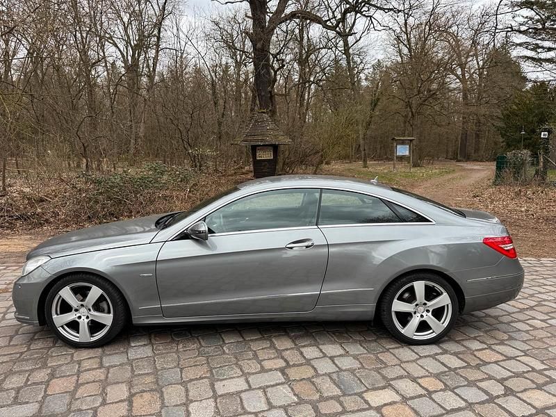 Gebraucht Mercedes E250 204 PS (150 kW) 2010 Grau Coupé