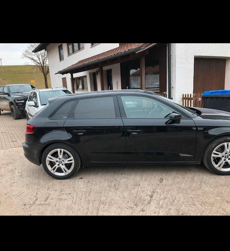 Schwarz Gebraucht 2016 Audi A3 Sportback Kleinwagen | 12.999 € (Fairer Preis) - Bild 1/4