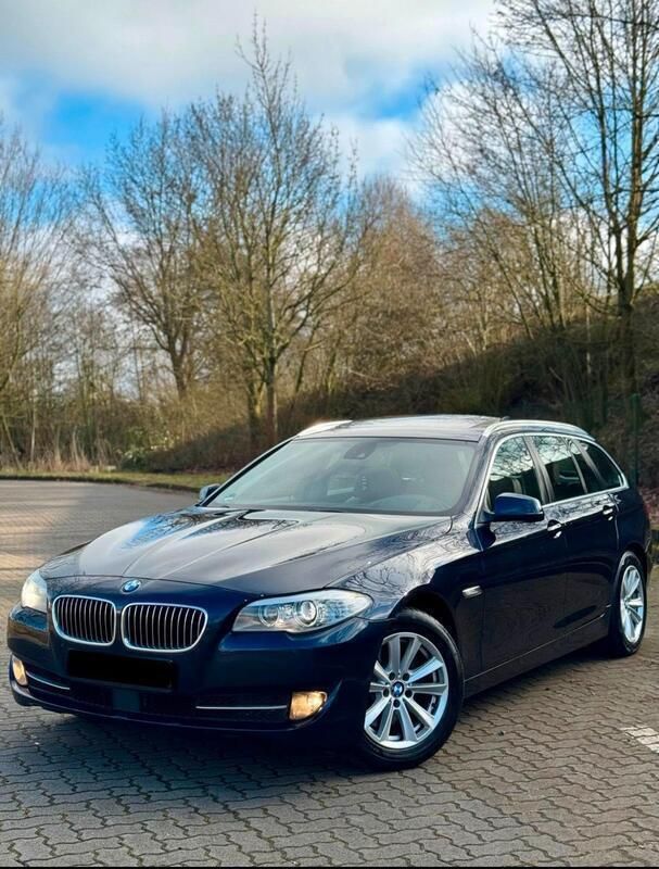 Blau Gebraucht 2011 BMW 525 Kombi | 9.999 € - Bild 1/4