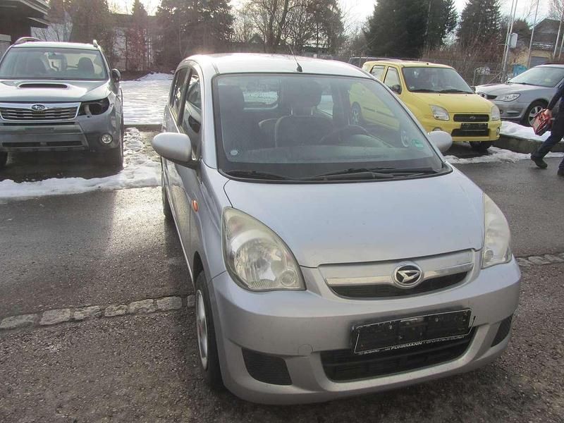 Gebraucht Daihatsu Cuore 69 PS (50 kW) 2011 Silber Kleinwagen