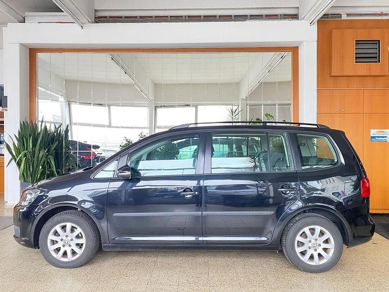Gebraucht VW Touran Trendline 105 PS (77 kW) 2014 Schwarz Van / Kleinbus