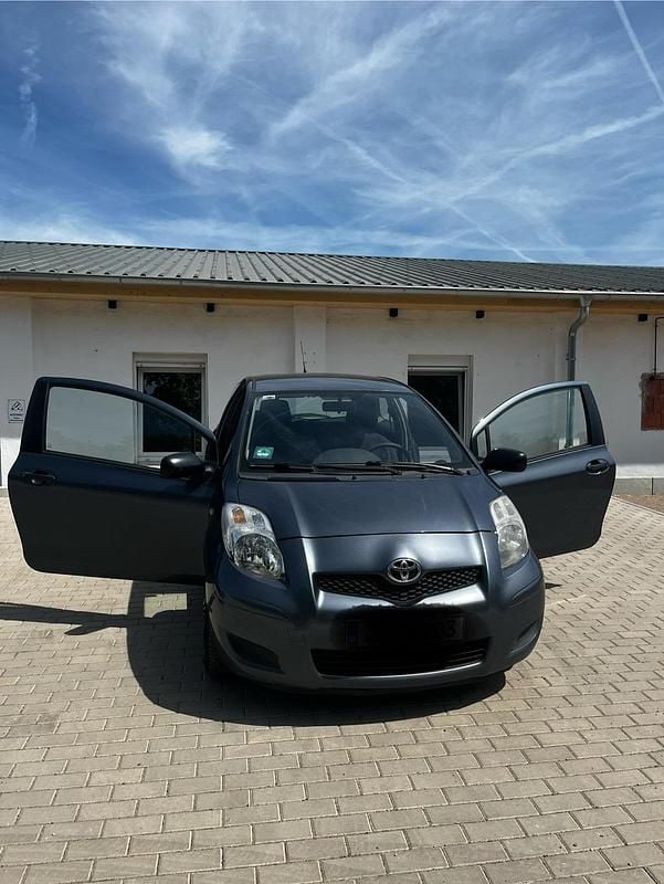 Grau Gebraucht 2009 Toyota Yaris Kleinwagen | 1.800 € (Guter Preis) - Bild 1/4