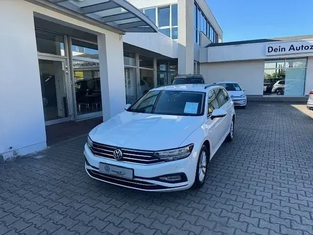 Gebraucht VW Passat Business 150 PS (110 kW) 2020 Pure white Kombi
