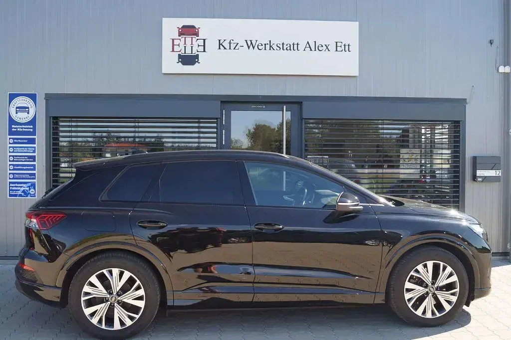 Gebraucht Audi Q4 e-tron Basis 150 kW (204 PS) 2023 Schwarz SUV