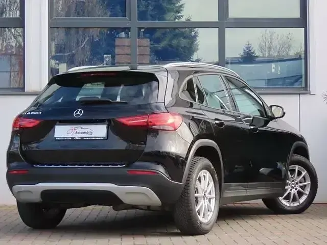 Gebraucht Mercedes GLA180 116 PS (85 kW) 2021 Nachtschwarz SUV