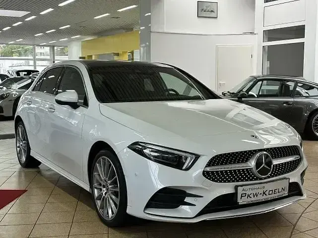 Gebraucht Mercedes A250 AMG line 160 PS (117 kW) 2024 Digitalweiss  metalliclack Limousine