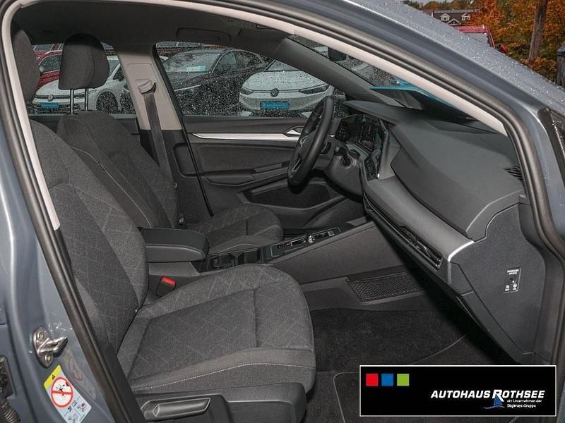 Gebraucht VW Golf VIII Life 150 PS (110 kW) 2023 Delfingrau metallic Kombi