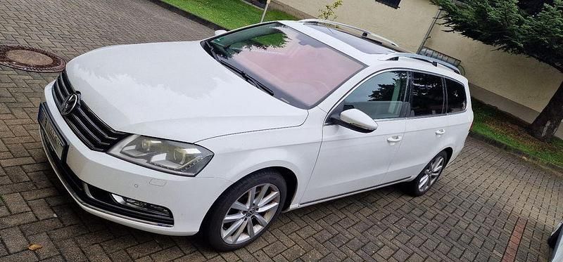 Weiß Gebraucht 2012 VW Passat Highline Kombi | 5.500 € (Superpreis) - Bild 1/4