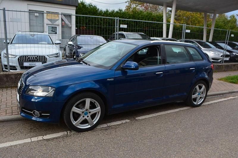 Blau Gebraucht 2012 Audi A3 Sportback Ambition Limousine | 8.399 € (Fairer Preis) - Bild 1/4