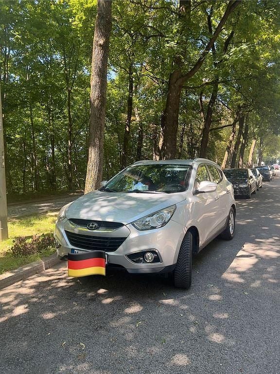 Silber Gebraucht 2010 Hyundai ix35 Style SUV | 6.490 € (Guter Preis) - Bild 1/4