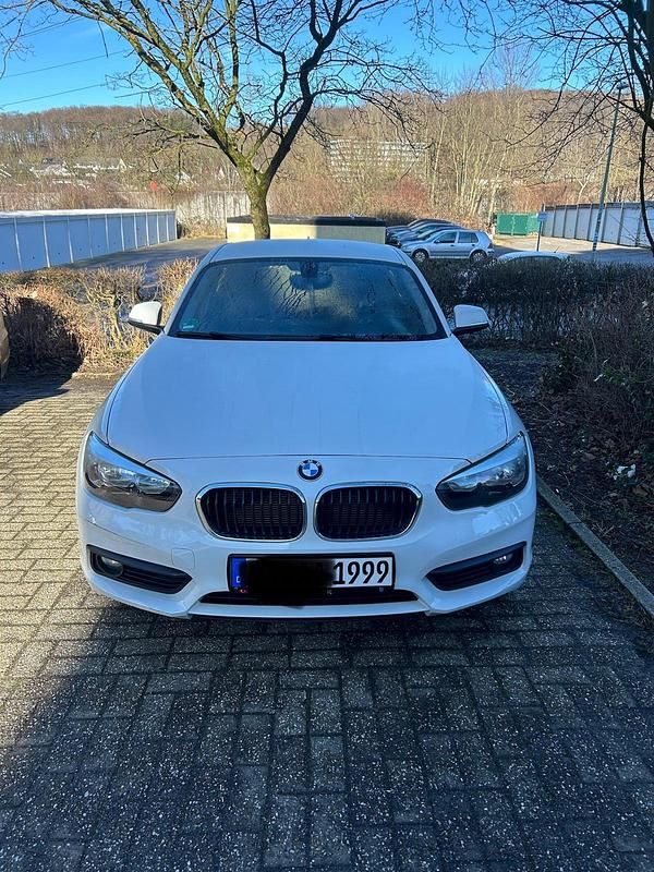 Weiß Gebraucht 2017 BMW 118 Sport Line Kleinwagen | 12.500 € (Superpreis) - Bild 1/4