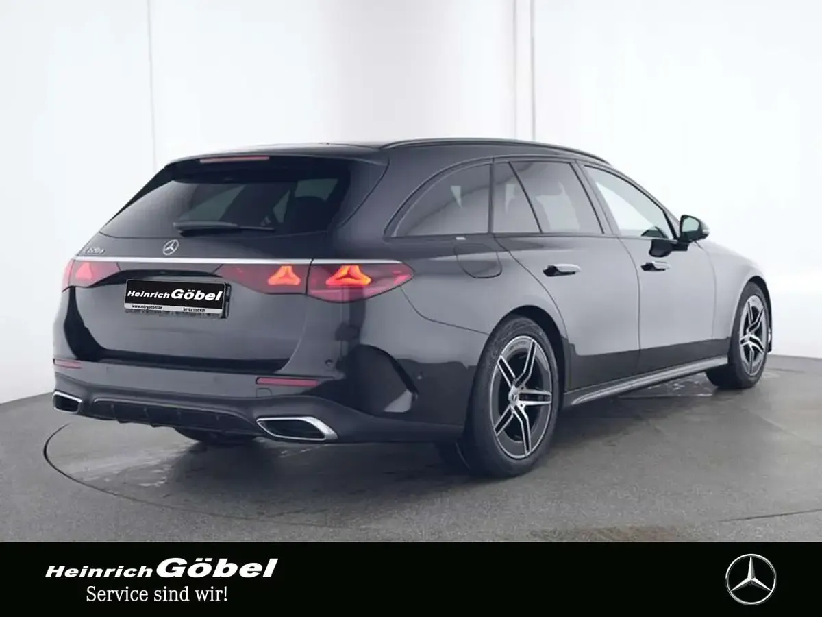 Gebraucht Mercedes E220 AMG 197 PS (144 kW) 2024 Schwarz Limousine