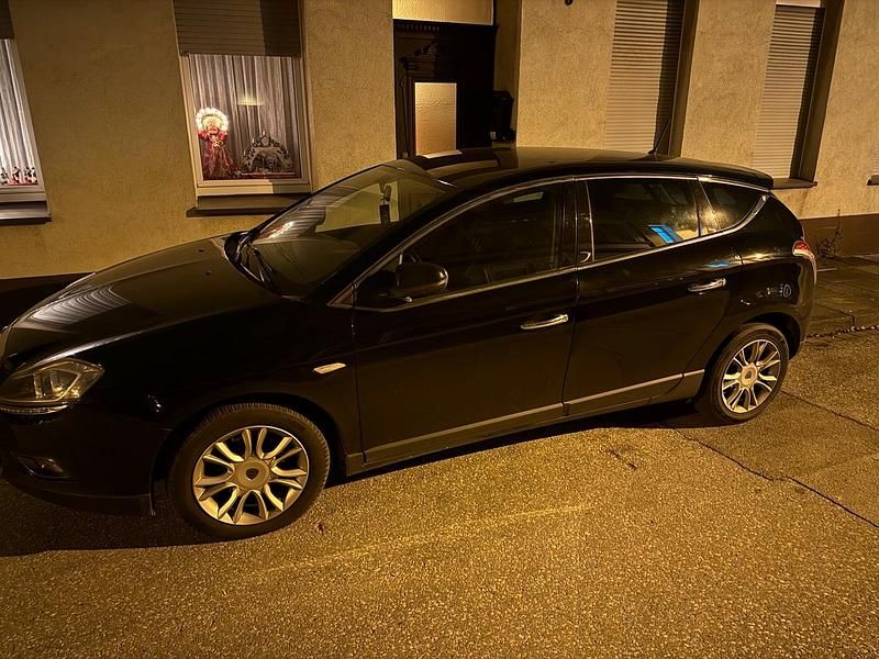 Schwarz Gebraucht 2011 Lancia Delta Kleinwagen | 2.500 € (Teuer) - Bild 1/4