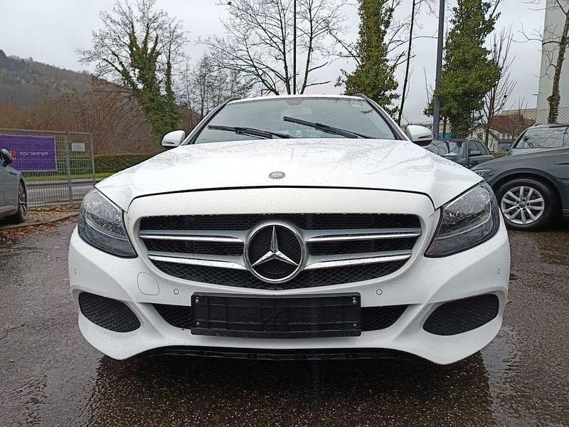 Gebraucht Mercedes C180 156 PS (114 kW) 2015 Weiß Kombi