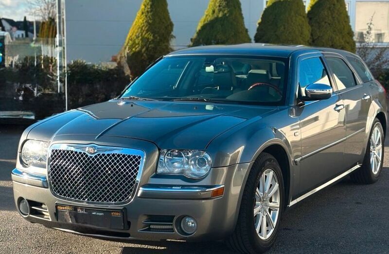 Grau Gebraucht 2007 Chrysler 300C Touring Kombi | 12.499 € - Bild 1/4