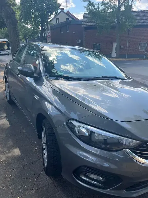 Gebraucht Fiat Tipo Easy 95 PS (69 kW) 2019 Grau Limousine