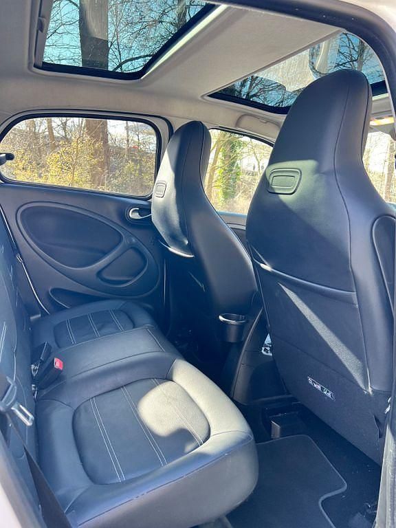 Gebraucht Smart ForFour 90 PS (66 kW) 2019 Weiß Kleinwagen