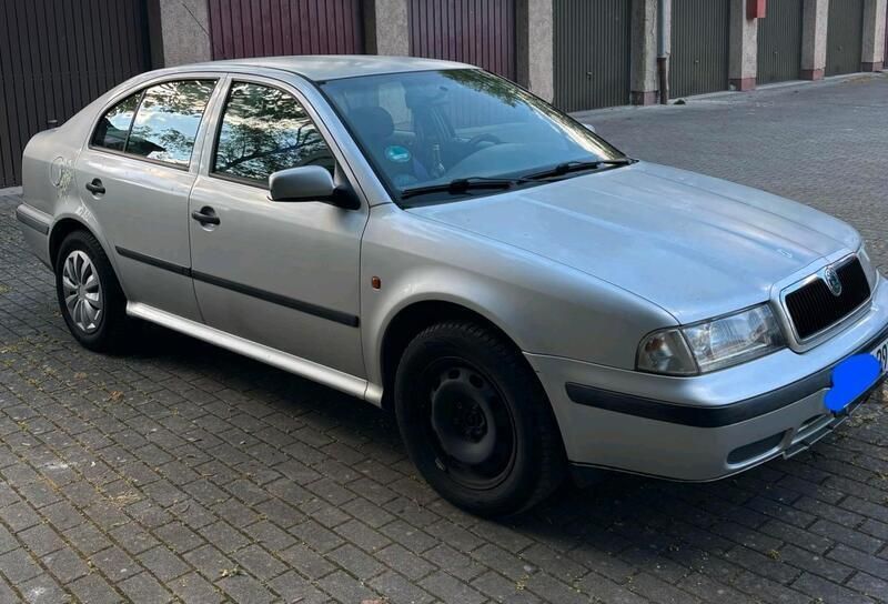 Silber Gebraucht 1998 Skoda Octavia Limousine | 950 € - Bild 1/4